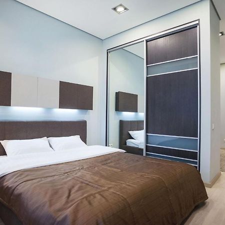 Navit Apartments With Breakfast, Near The Railway Station, The City Center And The Park Kiev Bagian luar foto