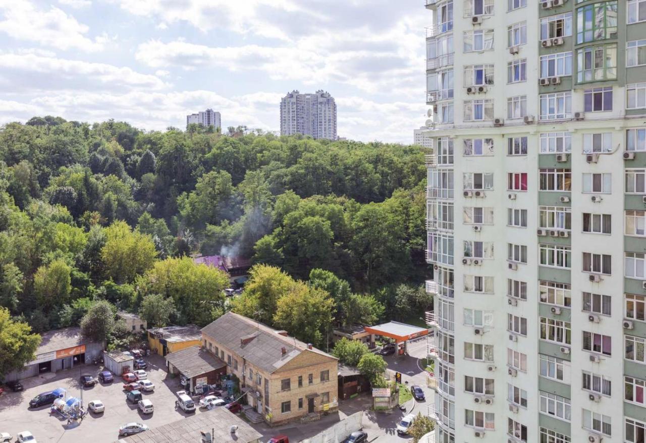 Navit Apartments With Breakfast, Near The Railway Station, The City Center And The Park Kiev Bagian luar foto