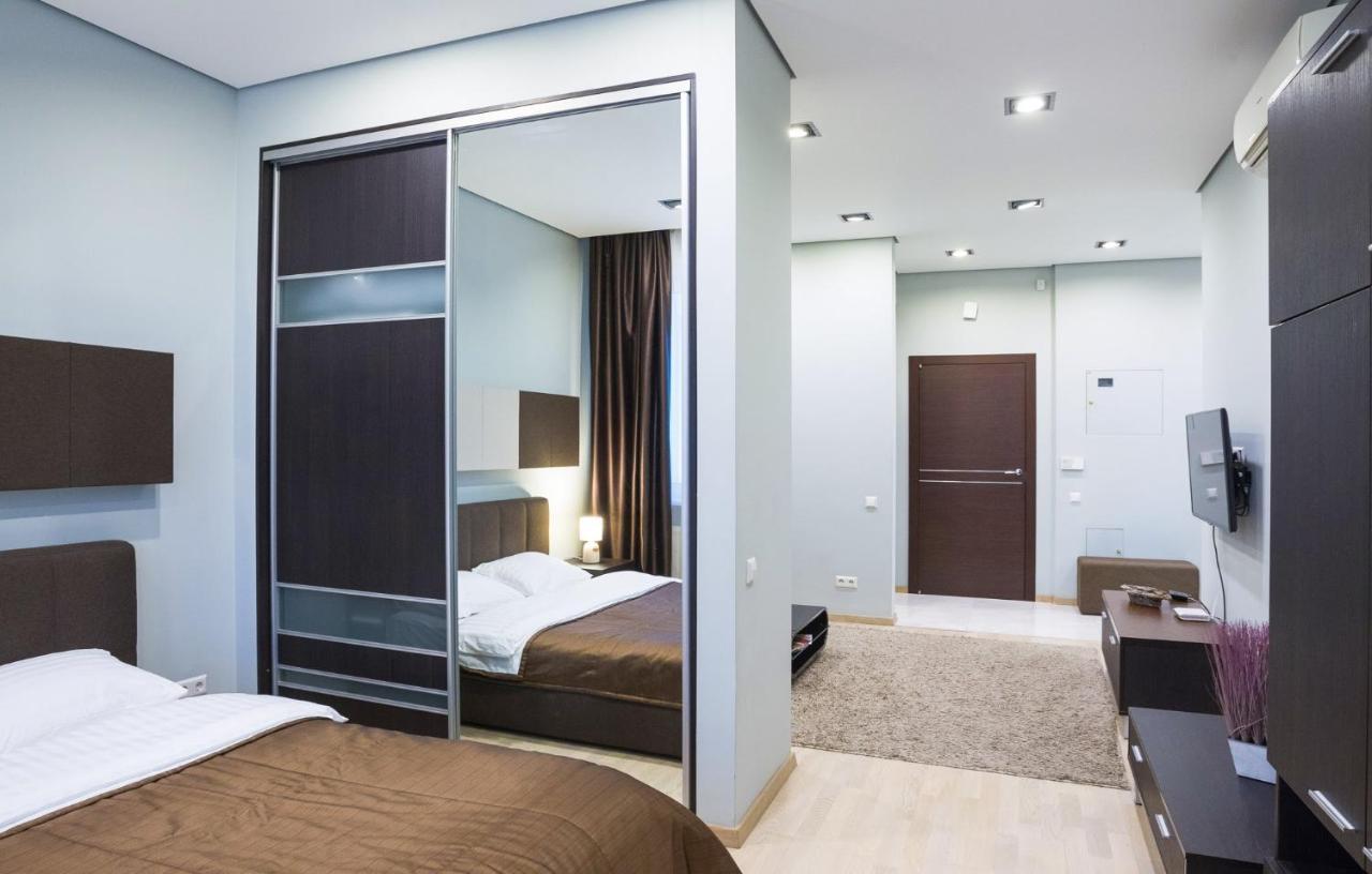Navit Apartments With Breakfast, Near The Railway Station, The City Center And The Park Kiev Bagian luar foto