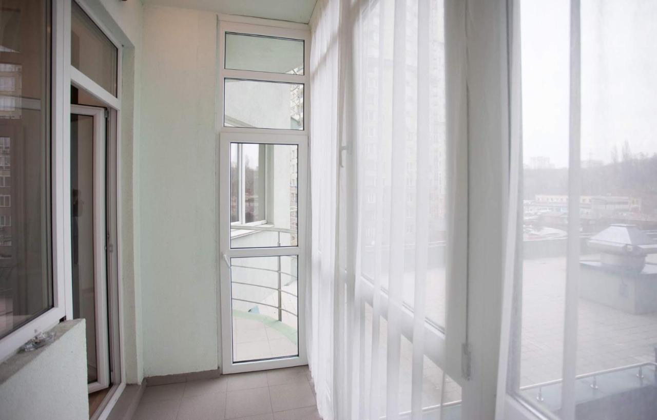 Navit Apartments With Breakfast, Near The Railway Station, The City Center And The Park Kiev Bagian luar foto