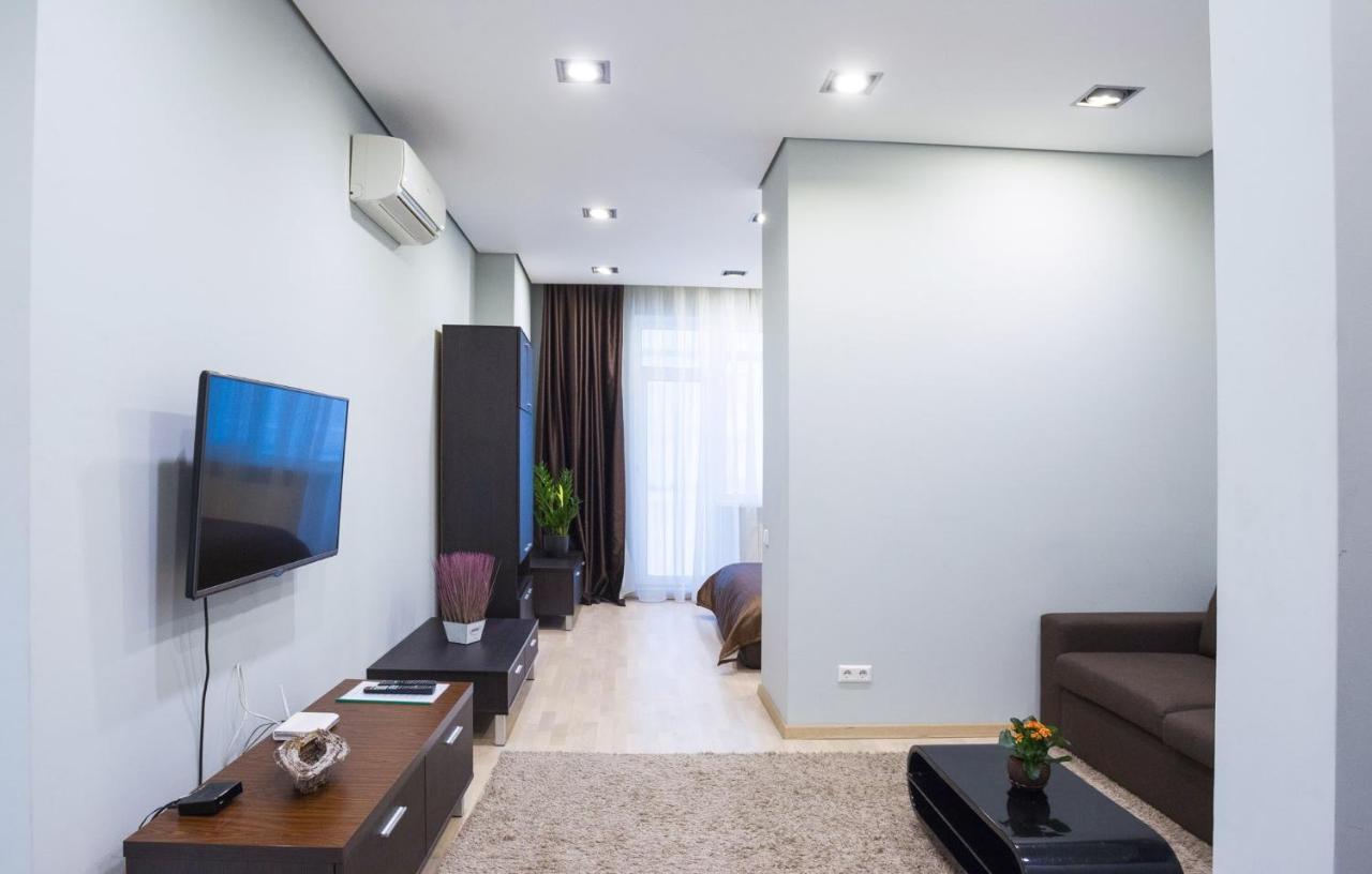 Navit Apartments With Breakfast, Near The Railway Station, The City Center And The Park Kiev Bagian luar foto